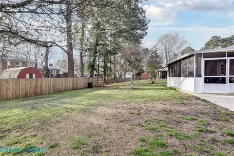 Exterior - 3 Hillcrest Cir, Hampton, VA 23666 photo 12 of 13