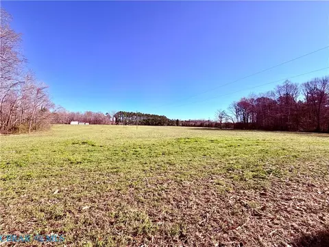 415 Philpot Rd, Locust Hill, VA 23092