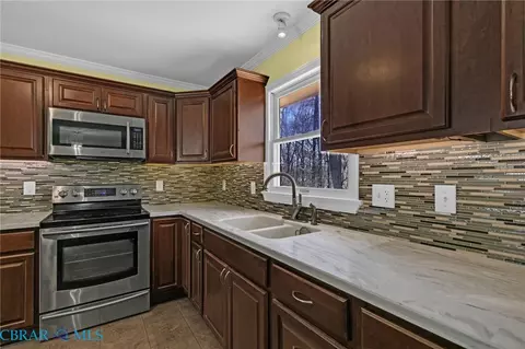 Kitchen - 8174 Brook Ct, Gloucester, VA 23061 photo 4 of 4