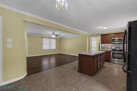 Living - 8174 Brook Ct, Gloucester, VA 23061 photo 4 of 4