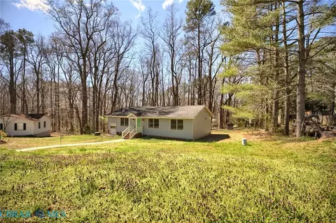 Exterior - 8174 Brook Ct, Gloucester, VA 23061 photo 5 of 6
