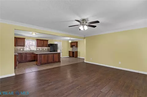 Living - 8174 Brook Ct, Gloucester, VA 23061 photo 2 of 4