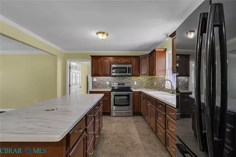 Kitchen - 8174 Brook Ct, Gloucester, VA 23061 photo 3 of 4