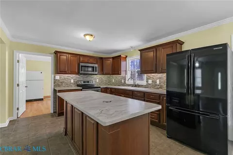 Kitchen - 8174 Brook Ct, Gloucester, VA 23061 photo 2 of 4