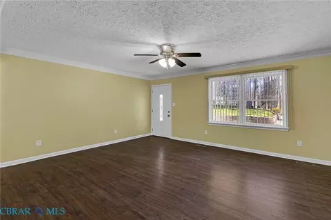 Living - 8174 Brook Ct, Gloucester, VA 23061 photo 3 of 4
