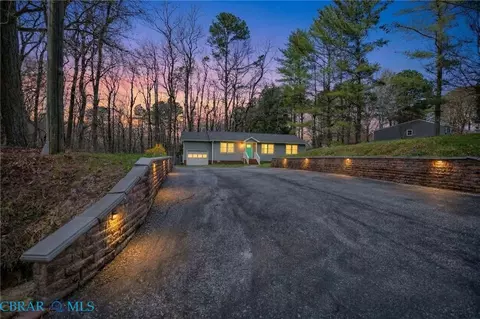 8174 Brook Ct, Gloucester, VA 23061