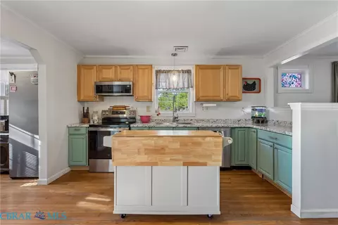 3125 Browns Bay Rd, Hayes, VA 23072