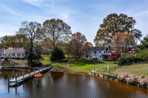150 E Harbor Dr, Reedville, VA 22539