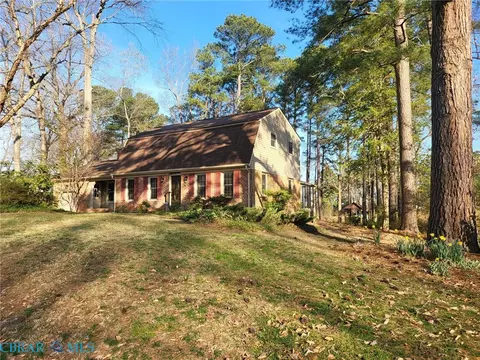 536 Kerry Lake Dr, Newport News, VA 23602