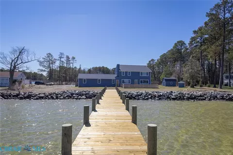 199 Foxwells Ln, White Stone, VA 22578
