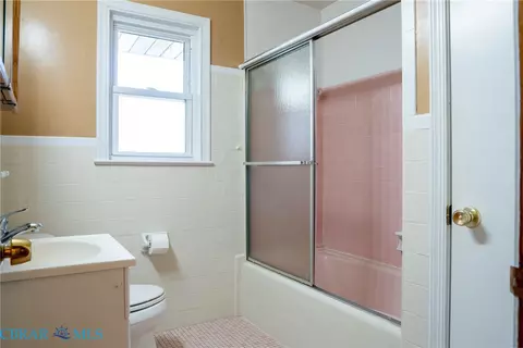 Bath - 55 Calhoun St, Hampton, VA 23669 photo 4 of 4