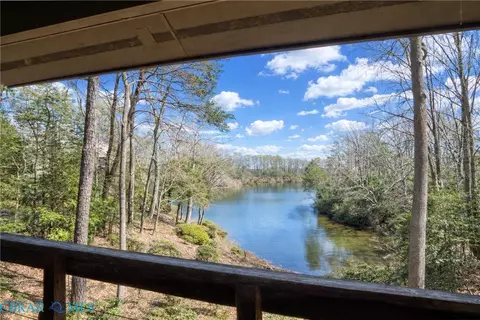 50 Villa Ridge Dr #7E, Hartfield, VA 23071