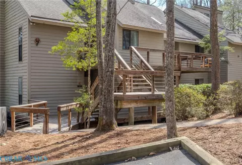 50 Villa Ridge Dr #7E, Hartfield, VA 23071