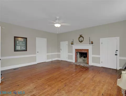 Living - 3557 Enos Rd, Gloucester, VA 23061 photo 3 of 6