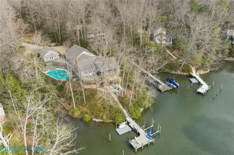 593 Glebe Rd, Irvington, VA 22480