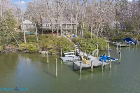 593 Glebe Rd, Irvington, VA 22480