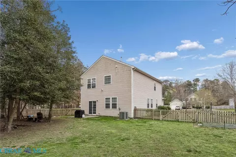 Exterior - 7294 Jeanne Dr, Gloucester, VA 23061 photo 8 of 8