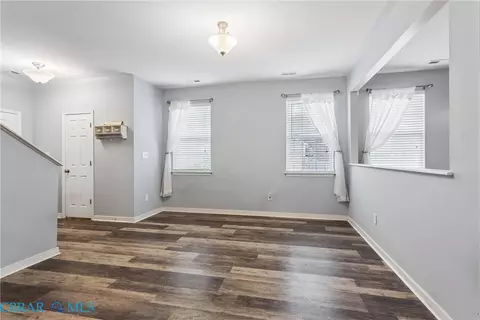 Living - 7294 Jeanne Dr, Gloucester, VA 23061 photo 2 of 3