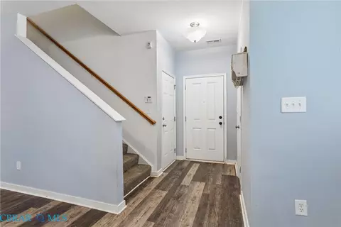 Entry Way - 7294 Jeanne Dr, Gloucester, VA 23061 photo 2 of 3
