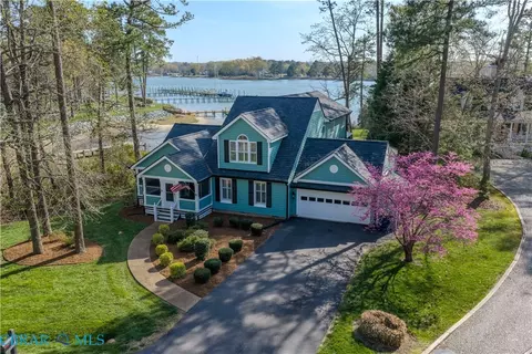 41 Kilmer Ln, Urbanna, VA 23175