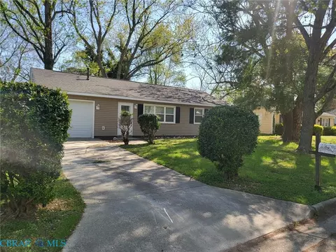 120 Schooner Dr, Newport News, VA 23602
