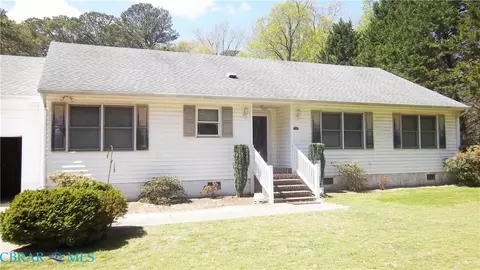 247 Chapel Ln, Cobbs Creek, VA 23035