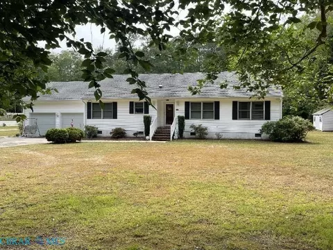247 Chapel Ln, Cobbs Creek, VA 23035