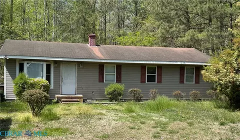 449 Gaskins Rd, Weems, VA 22576