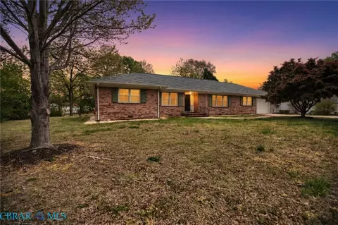 37 Chase St, Kilmarnock, VA 22482