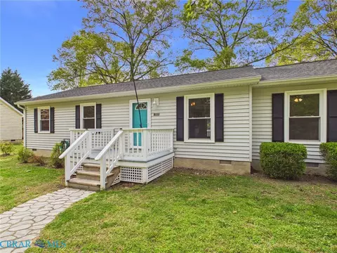 1014 Deerchase Rd, Saluda, VA 23149