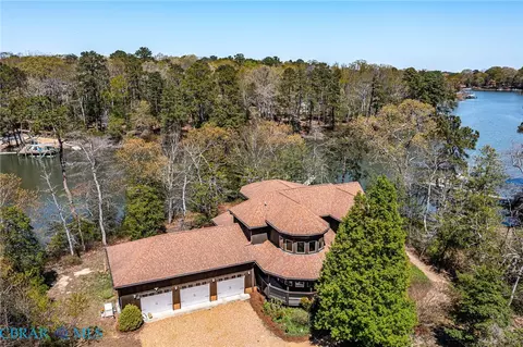 176 Baypointe Ct, Reedville, VA 22539