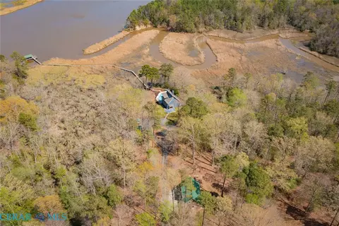 1924 Custis Millpond Rd, West Point, VA 23181