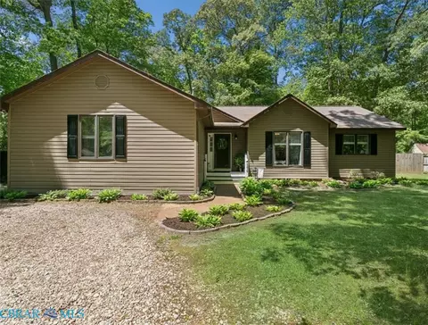 5290 Beechwood Knoll Trl, Gloucester, VA 23061