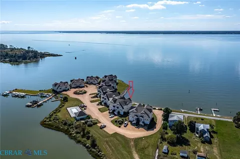 564 Riverside Dr, Lancaster, VA 22503