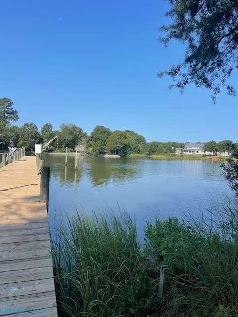 33 Lagrange Ave, Kilmarnock, VA 22482
