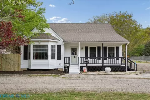 3677 Buckeye Ln, Hayes, VA 23072