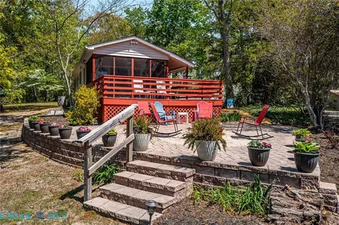 18 Cove Ct, Deltaville, VA 23043