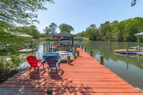 18 Cove Ct, Deltaville, VA 23043