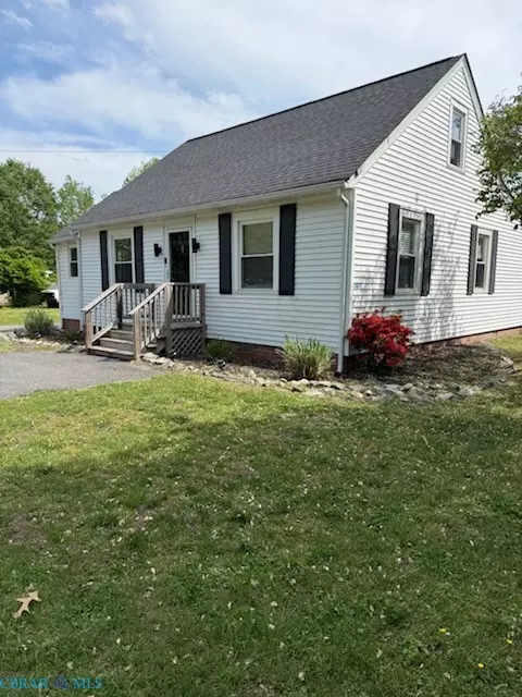 8798 Guinea Rd, Hayes, VA 23072