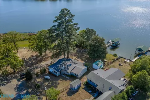 182 Shore Dr, Hartfield, VA 23071