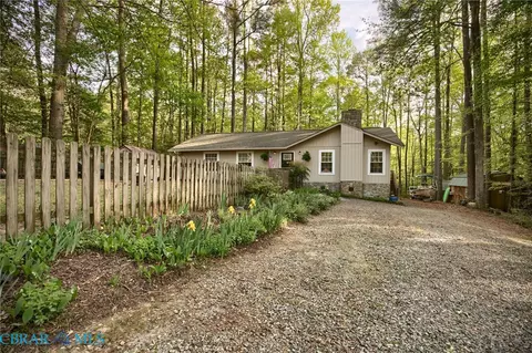 6711 Lake View Dr, Gloucester, VA 23061
