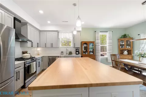 Kitchen - 11511 Deep Point Ln, Gloucester, VA 23061 photo 3 of 4