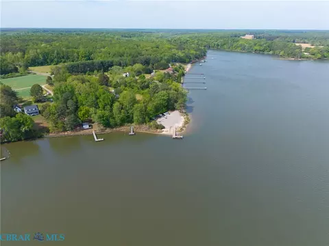 View/Area - 11511 Deep Point Ln, Gloucester, VA 23061 photo 7 of 9
