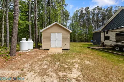 Exterior - 11511 Deep Point Ln, Gloucester, VA 23061 photo 12 of 13