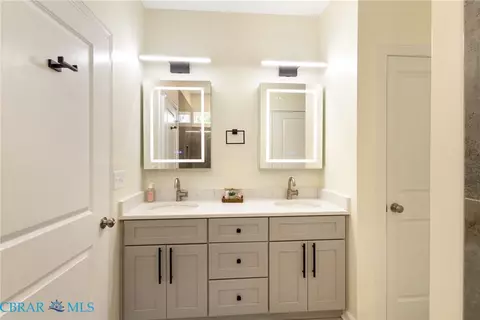 Bath - 11511 Deep Point Ln, Gloucester, VA 23061 photo 1 of 3