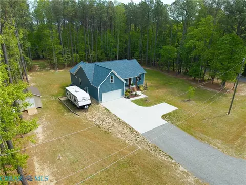 View/Area - 11511 Deep Point Ln, Gloucester, VA 23061 photo 2 of 9