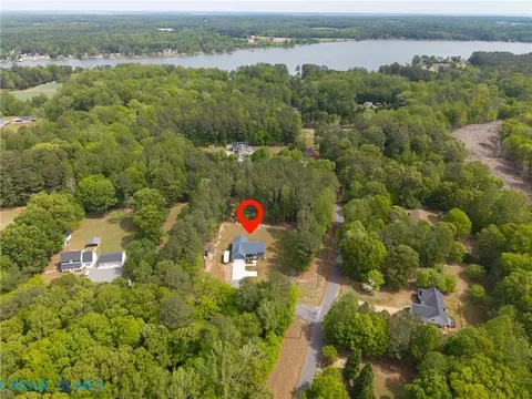 View/Area - 11511 Deep Point Ln, Gloucester, VA 23061 photo 5 of 9
