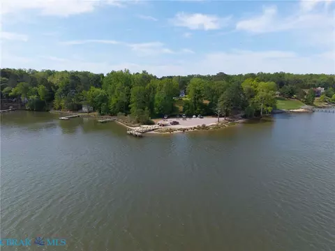 View/Area - 11511 Deep Point Ln, Gloucester, VA 23061 photo 8 of 9