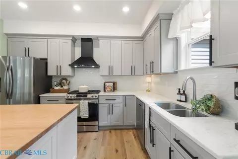 Kitchen - 11511 Deep Point Ln, Gloucester, VA 23061 photo 2 of 4