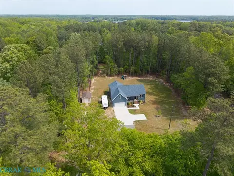 View/Area - 11511 Deep Point Ln, Gloucester, VA 23061 photo 4 of 9
